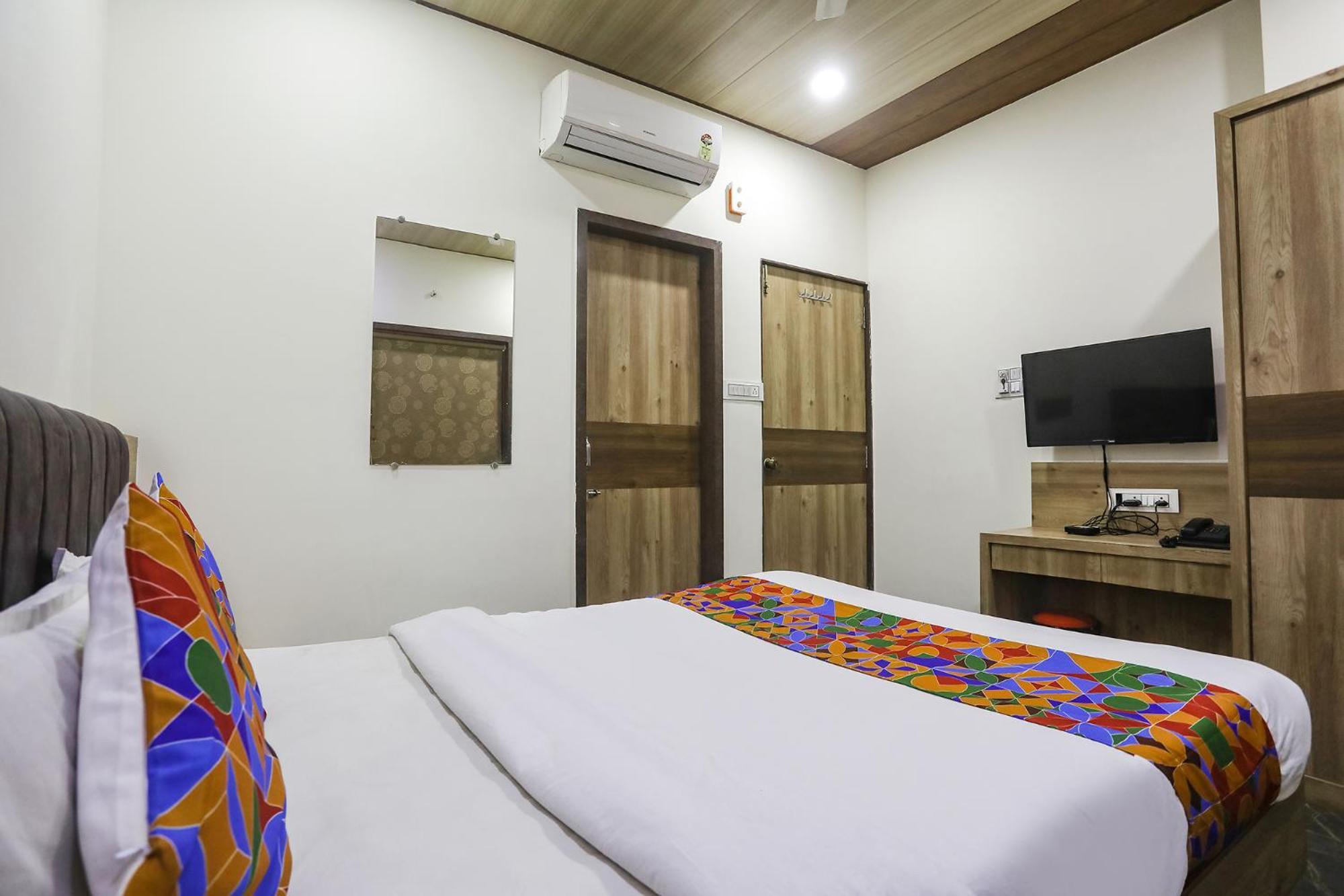 Fabhotel Vedanta Inn - Nr Sitabudli Fort Nagpur Extérieur photo